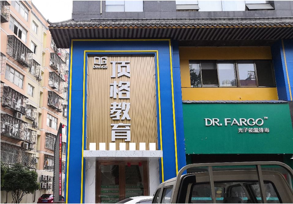 大竹门头设计要符合门店特色。