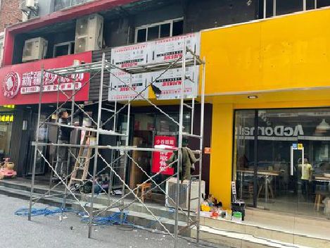 大竹制作广告招牌如何避免它发黄？